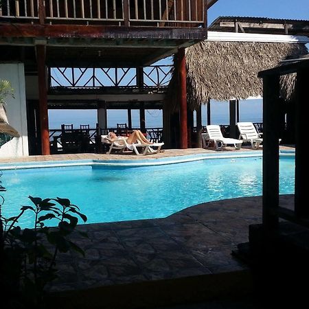 La Delphina Bed And Breakfast Bar And Grill La Ceiba Extérieur photo