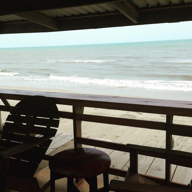 La Delphina Bed And Breakfast Bar And Grill La Ceiba Extérieur photo