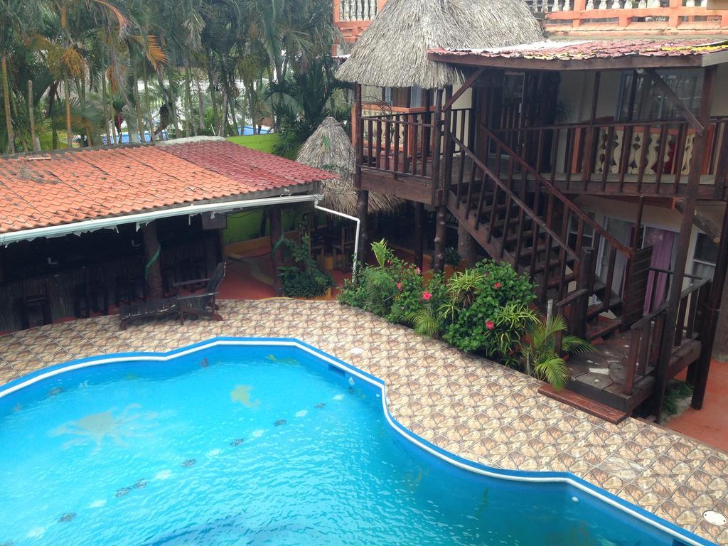 La Delphina Bed And Breakfast Bar And Grill La Ceiba Extérieur photo