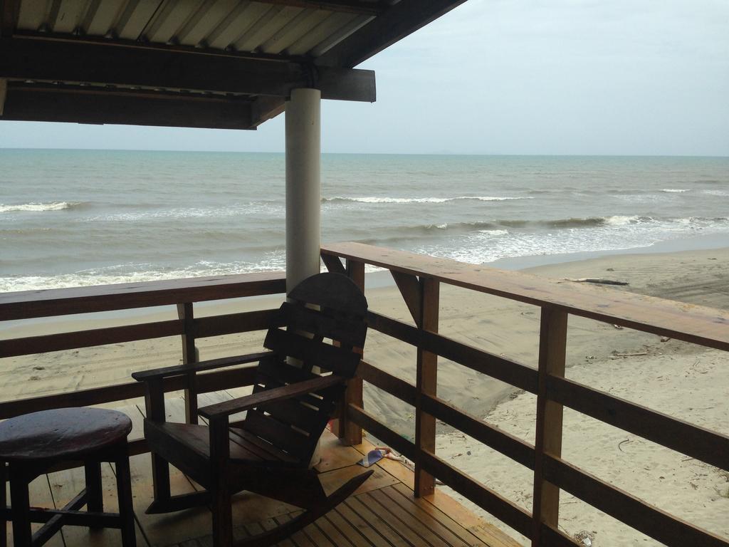 La Delphina Bed And Breakfast Bar And Grill La Ceiba Extérieur photo