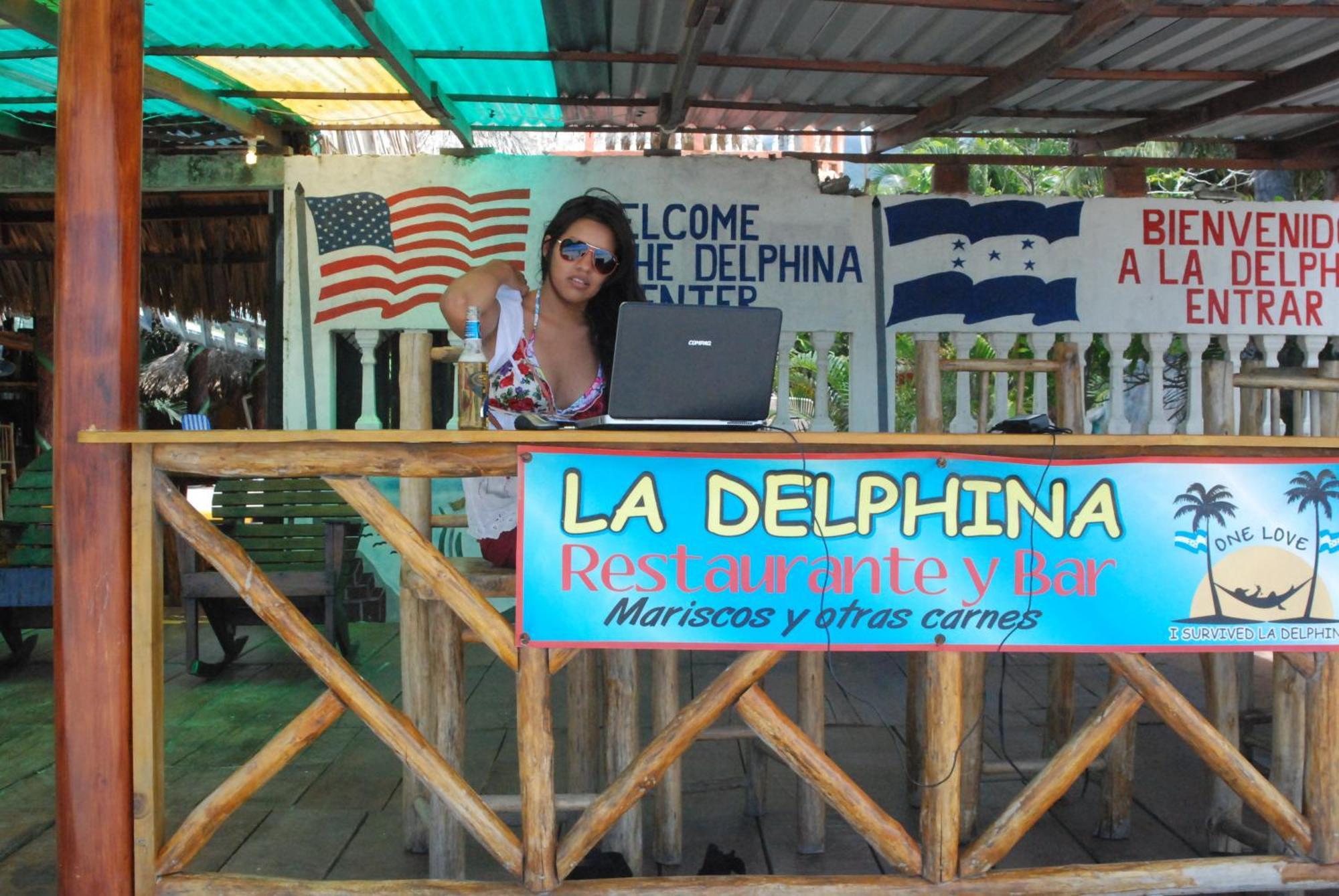 La Delphina Bed And Breakfast Bar And Grill La Ceiba Extérieur photo