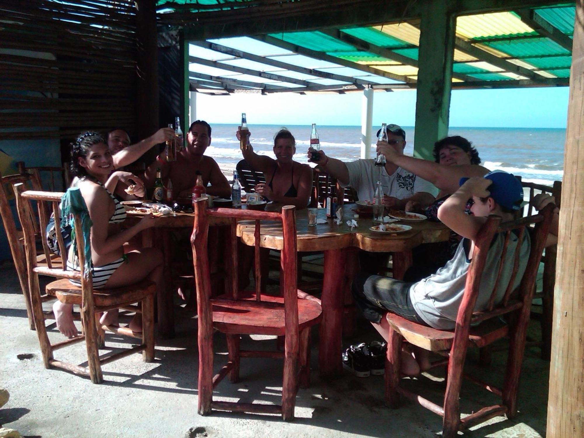 La Delphina Bed And Breakfast Bar And Grill La Ceiba Extérieur photo