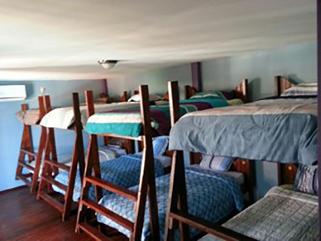 La Delphina Bed And Breakfast Bar And Grill La Ceiba Extérieur photo