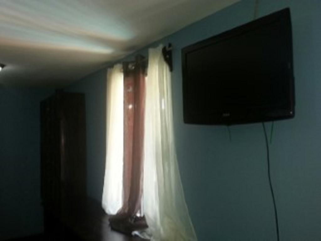 La Delphina Bed And Breakfast Bar And Grill La Ceiba Extérieur photo