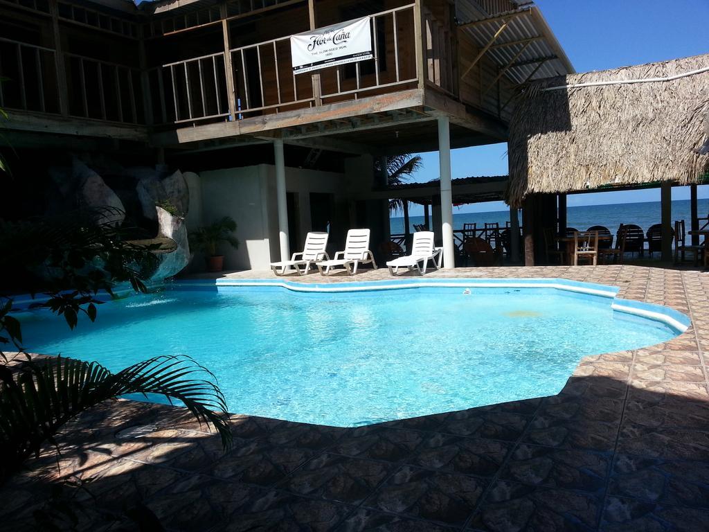 La Delphina Bed And Breakfast Bar And Grill La Ceiba Chambre photo