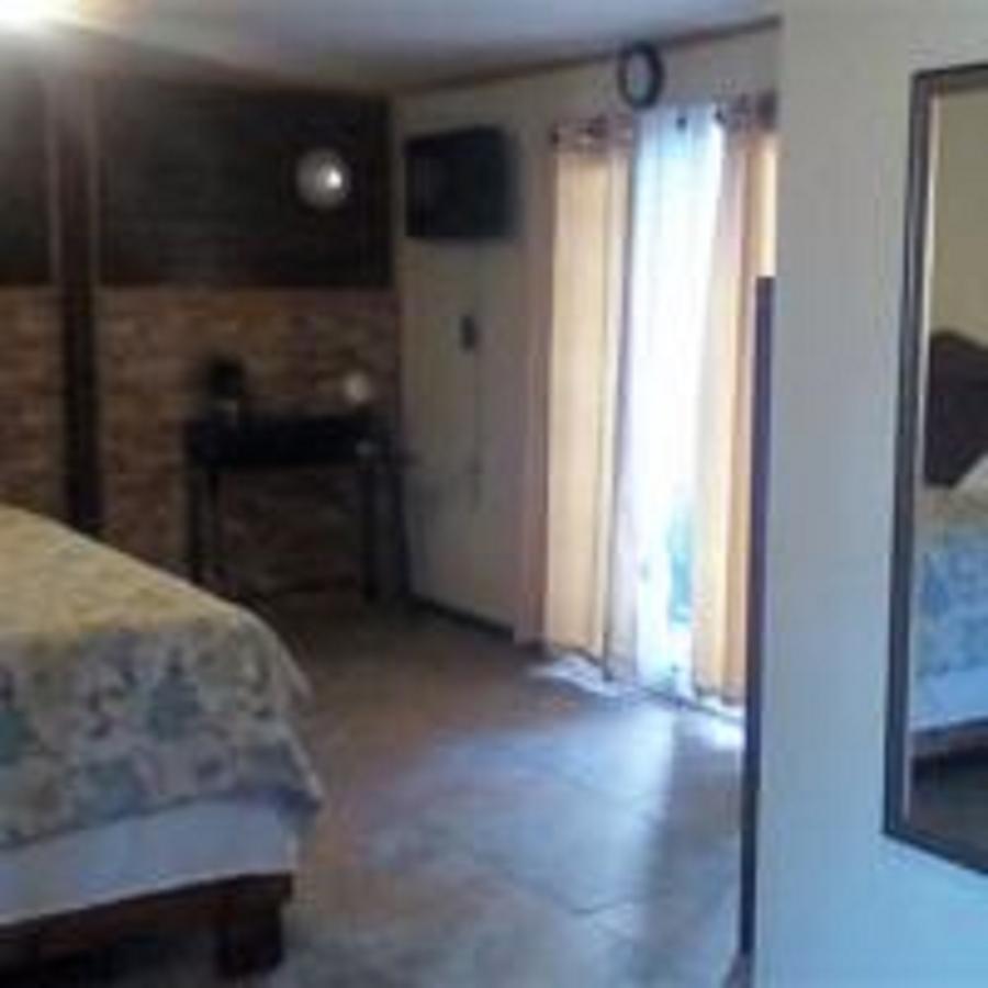 La Delphina Bed And Breakfast Bar And Grill La Ceiba Extérieur photo