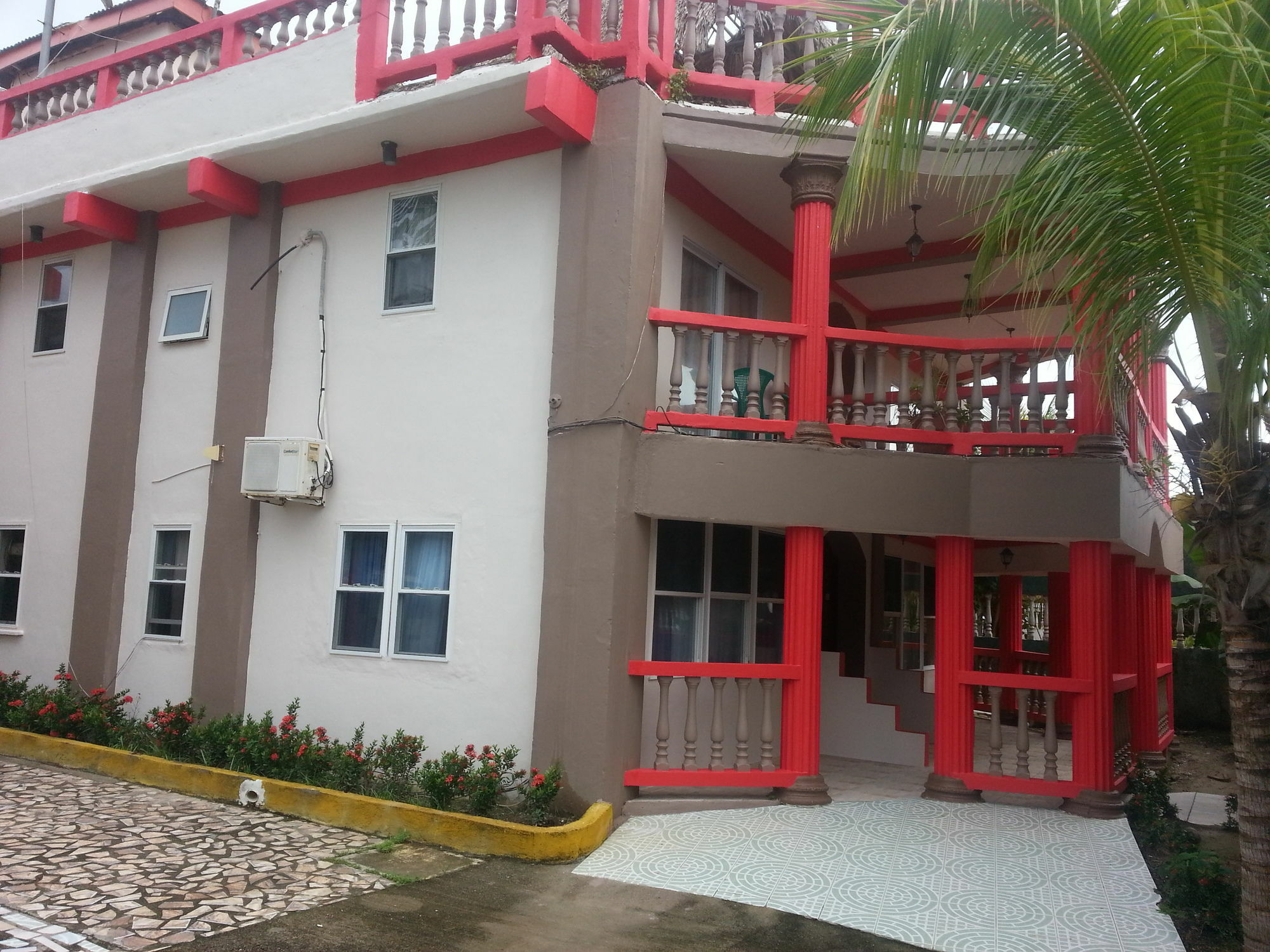 La Delphina Bed And Breakfast Bar And Grill La Ceiba Extérieur photo